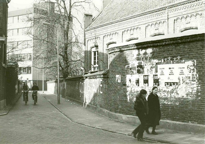 Brinkgaarden feb. 1980 Gezien in de richting van de Kloosterstraat.jpg