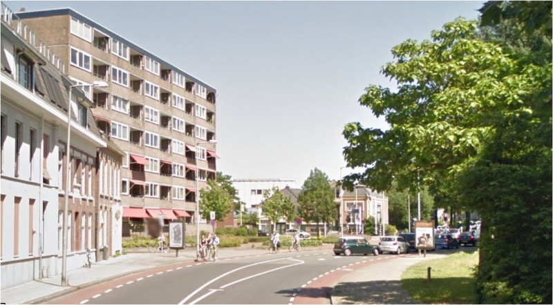 Molenstraat richting Oldenzaalsestraat met Joods kerkhof en op achtergrond woonhuis en bedrijf van Chr. Janssen.....JPG