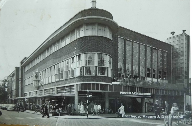 Brammelerstraat hoek Hengelosestraat Vroom en Dreesman.jpg