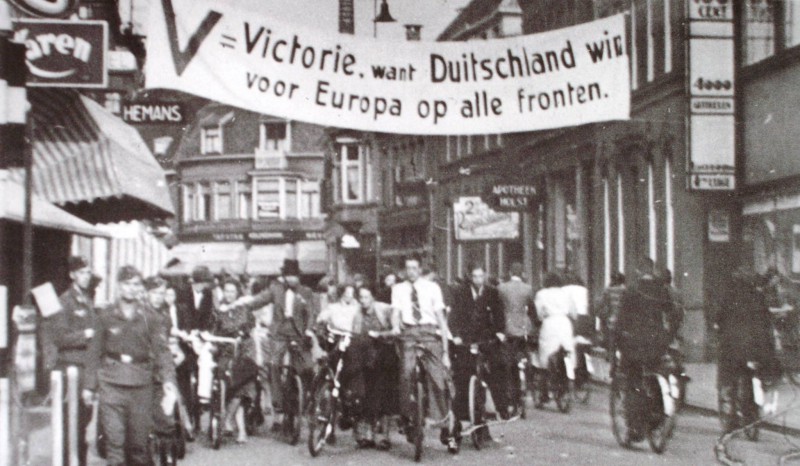 Gronausestraat van Haren en Hema tijdens Duitse bezetting. links winkel Themans.jpg