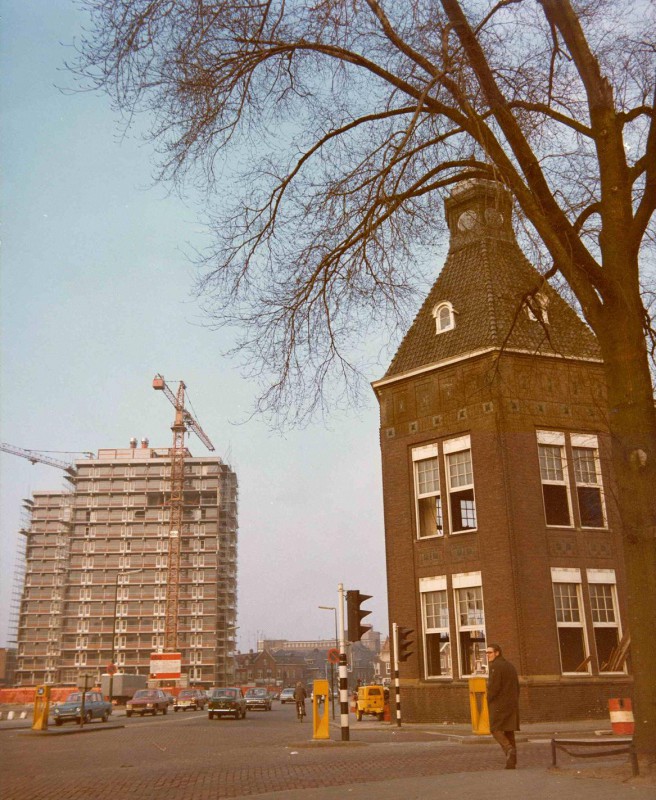 C.F. Klaarstraat hoek Beltstraat lyceum vlak voor de sloop.jpg