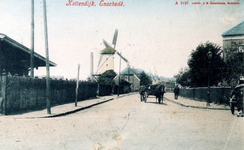 Kottendijk molen ca 1900. Links nog het dak van de oude melkfabriek.jpg