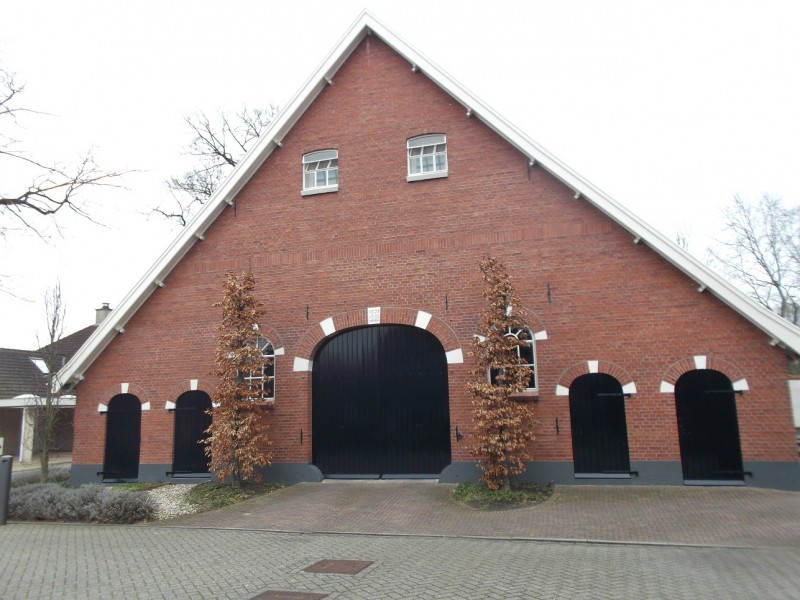 Haaksbergerstraat 501 achterkant oude boerderij nu Kinderdagverblijf Hebbes.JPG