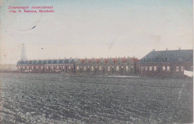 Deurningerdwarsstraat later De Genestetstraat tussen 1897 en 1912.jpg