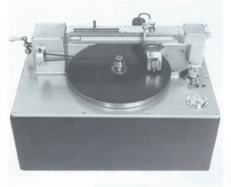 Cutting machine 1938 for recording for shellac records Ramie Union.jpg