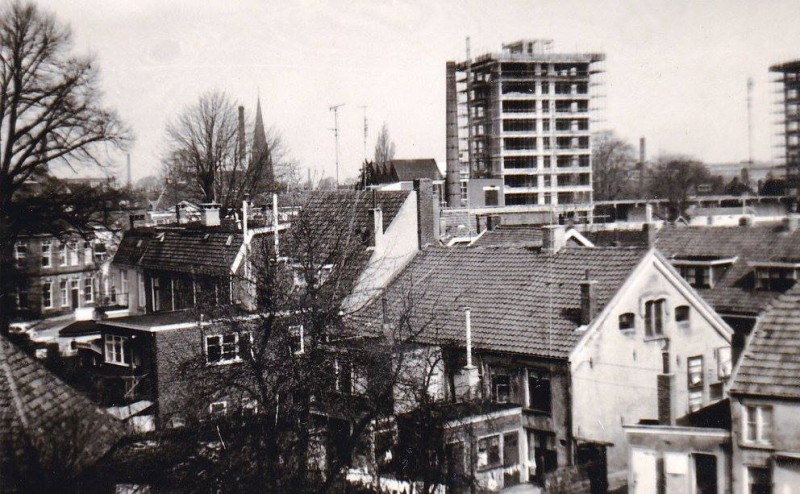 Veenstraat gezien vanaf de Kortelandstraat in 1965.jpg