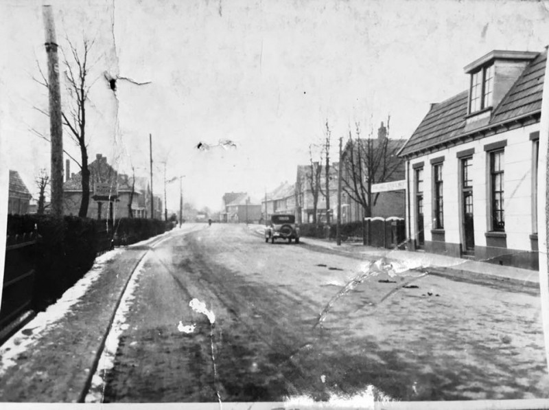 Haaksbergerstraat afdakswoningen tussen het Philadelphiakerkje en het paadje dat Tarwestraat heette.jpg