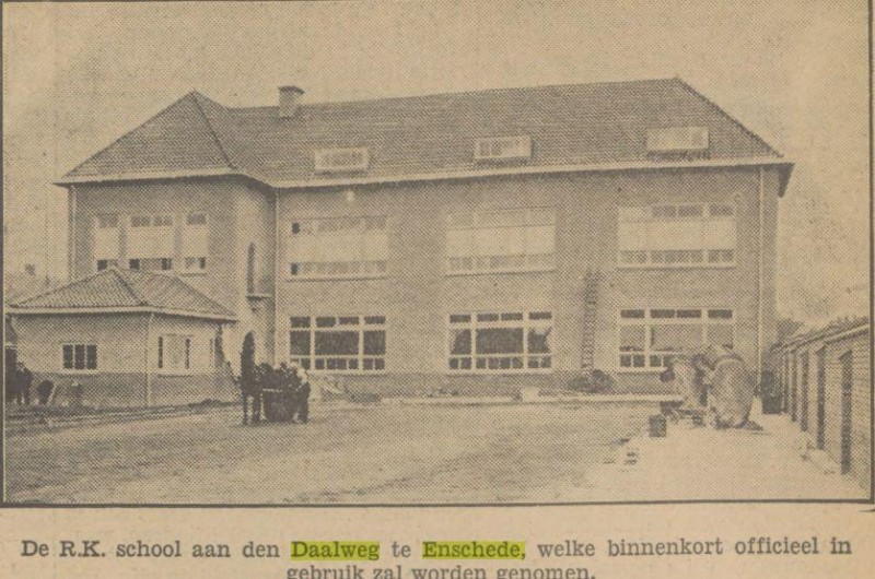 Daalweg R.K. School krantenfoto Tubantia 17-10-1931.jpg