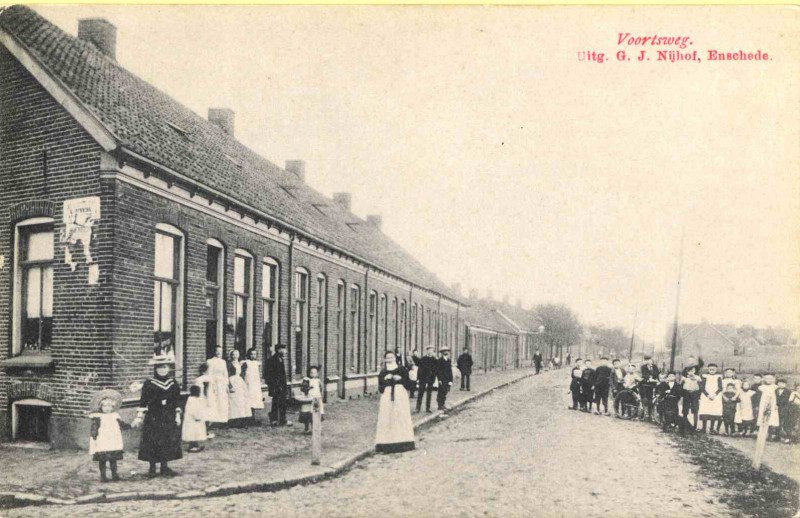 Voortsweg 1910 Ter hoogte van de Schurinksweg, in noordelijke richting..jpg