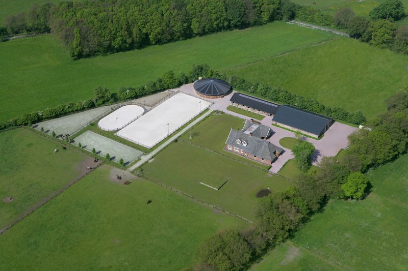 Roodmolenweg 130 Redmill Stables luchtfoto.jpg