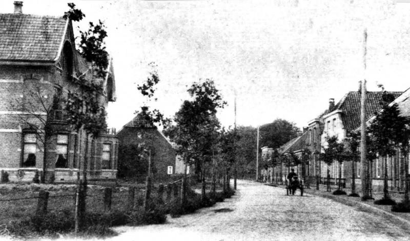 Oldenzaalsestraat 1905 rechts stalhouderij Westerhof.jpg