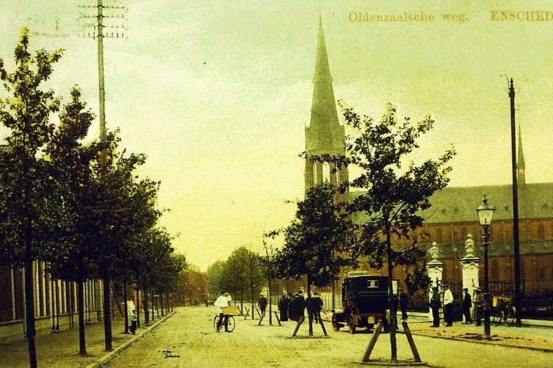 Oldenzaalsche Weg nu Oldenzaalsestraat Jozefkerk.JPG