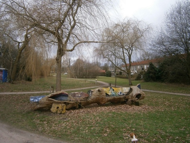 Boswinkelweg hoek Haaksbergerstraat wandelpad boombank 1-3-2017 (3).JPG