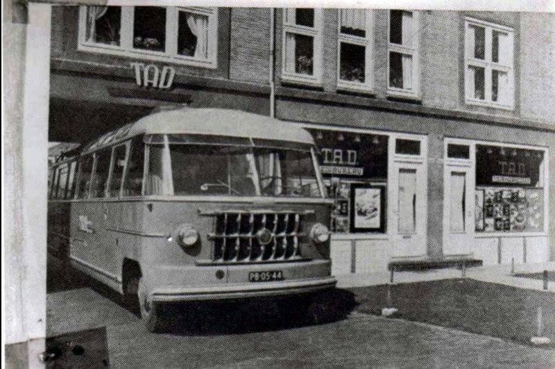 Haaksbergerstraat TAD garage met autobus.jpg