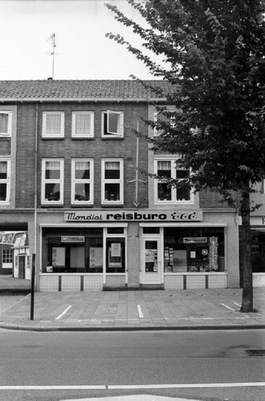 Haaksbergerstraat hoek Blekerstraat reisbureau TAD.jpg
