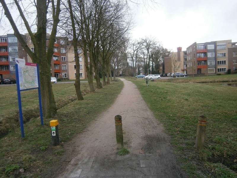 Boswinkelweg wnandelpad Bomemmuseum West vanaf Haaksbergerstraat.JPG