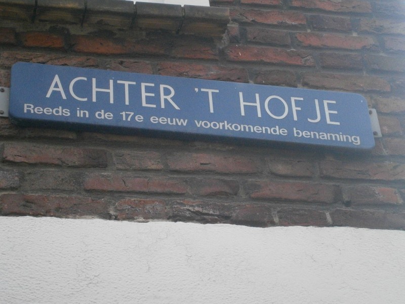 Achter 't Hofje straatnaambord.JPG