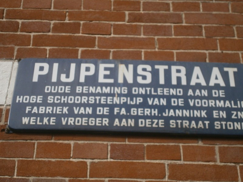 Pijpenstraat straatnaambord (2).JPG