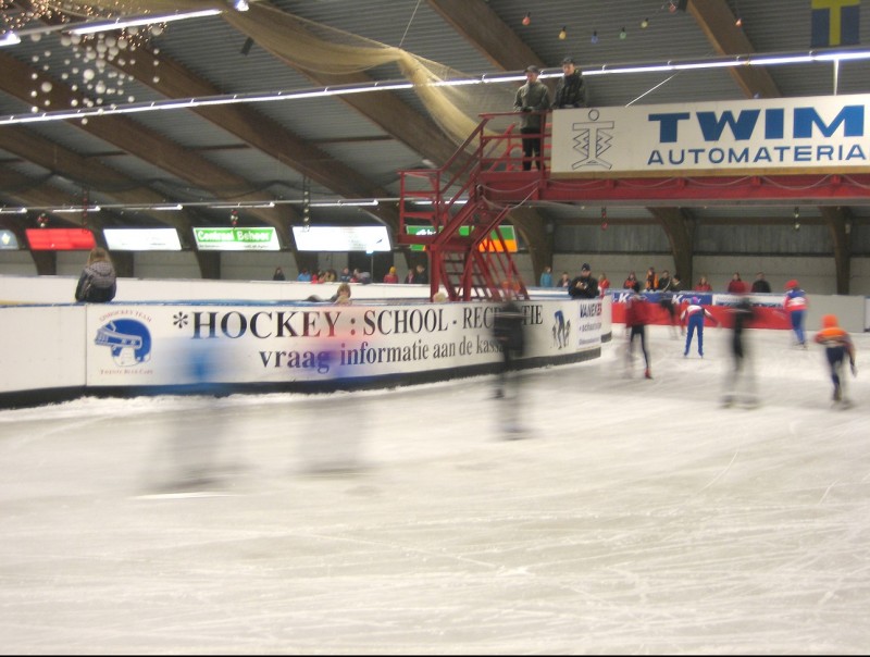 Westerval 19-1-2008 Tijdens de Theo de Walstrofee, 1 van de laatste wedstrijden op de ijsbaan van de oude ijshal Enschede.jpg