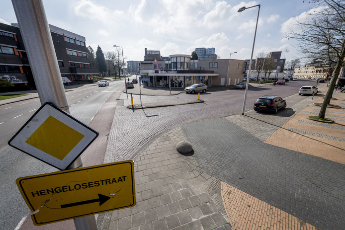 Raiffeisenstraat nieuwe hoofdroute in centrum Enschede.jpg