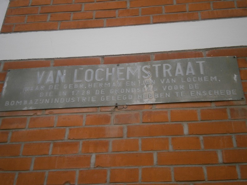 Van Lochemstraat straatnaambord (2).JPG