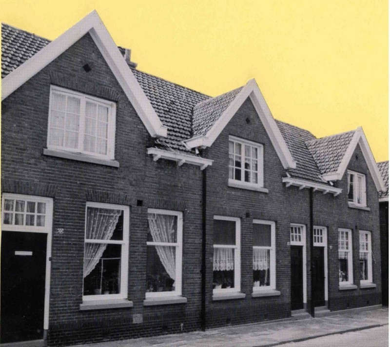 Steenweg 1980 Huisnummers 20 tm 24.jpg