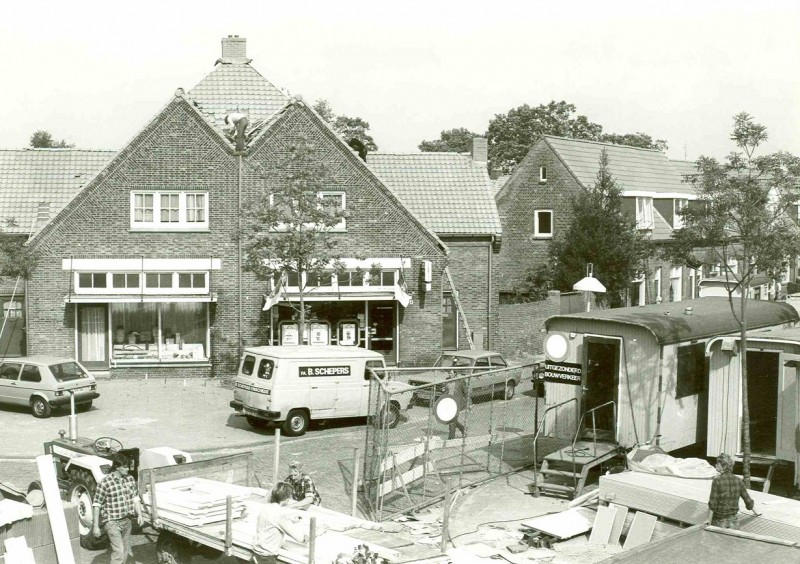 Willem de Clerqstraat 21-9-1982 Kruising Pathmosstraat, renovatie van woningen.jpg
