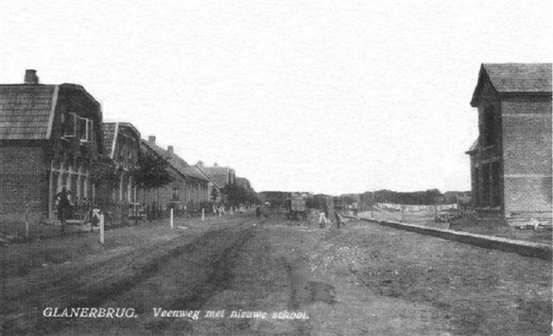 Glanerbrug Veenweg met nieuwe school.jpg