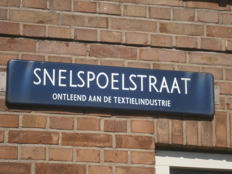 Snelspoelstraat straatnaambord (2).JPG