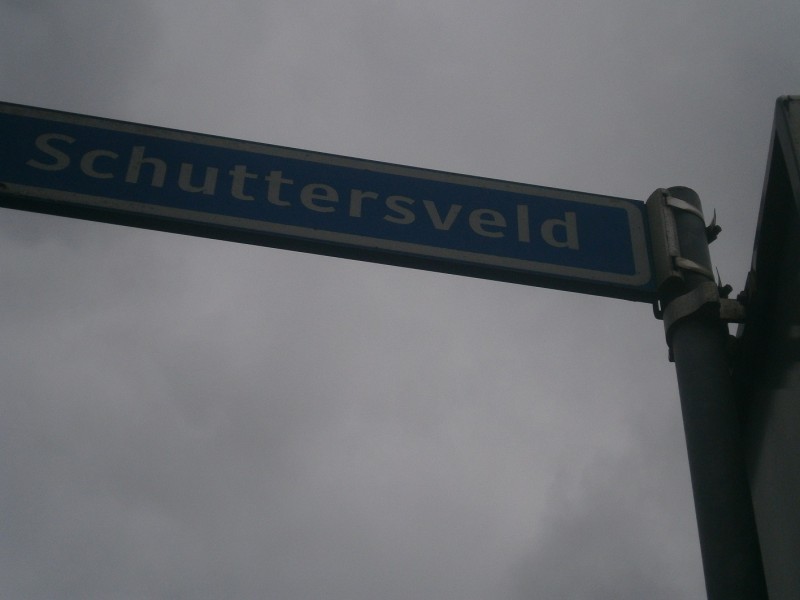 Schuttersveld straatnaambord (2).JPG