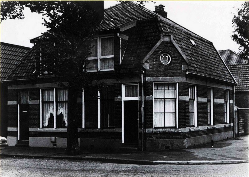 Atjehstraat 1978 Hoek Sumatrastraat. Woningen nr. 63 en 65.jpg