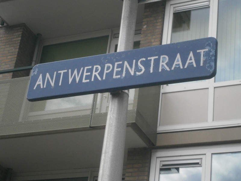 Antwerpenstraat straatnaambord.JPG