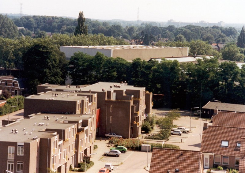 Mina Krusemanstraat Overzichts foto met op de achtergrond voormalig complex Sanders Vlietjonge..jpg