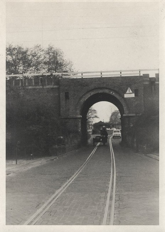 Viaductstraat Bouwhuistunnel met zijspanmotor..jpg