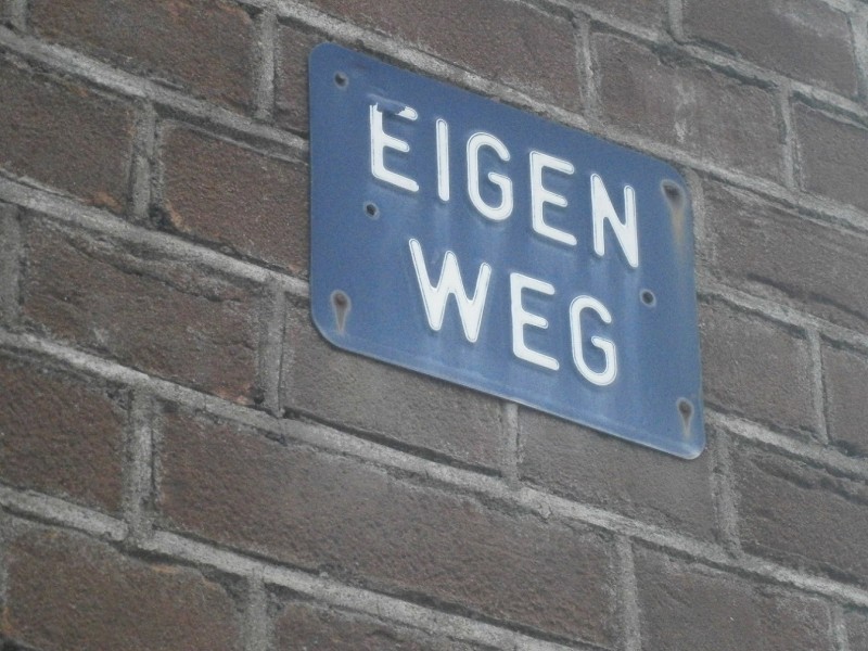 Haaksbergerstraat bordje Eigen Weg op Janninkmuur .JPG