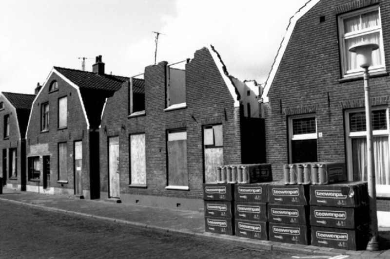Billitonstraat Dubbele woonhuizen tijdens sloopwerkzaamheden.jpg