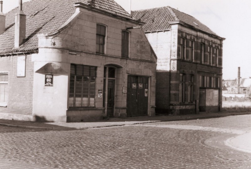 Beukinkstraat juli 1955 Kruising Brinkstraat met woningen.jpg