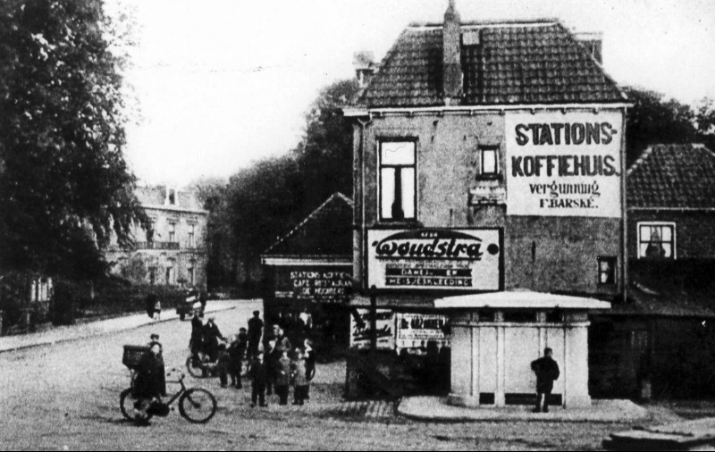 Hengelosestraat Stations Koffiehuis De Herberg, vergunninghouder F. Barské'Fortuinplein De Hooiberg.jpg