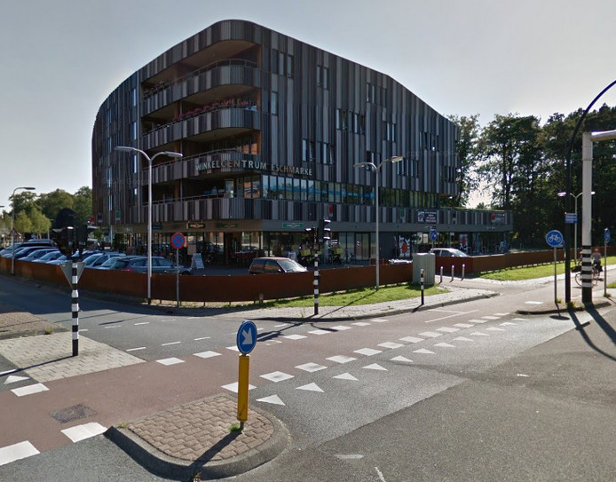 Albert Heijn en Etos verlaten winkelcentrum Eschmarke.jpg