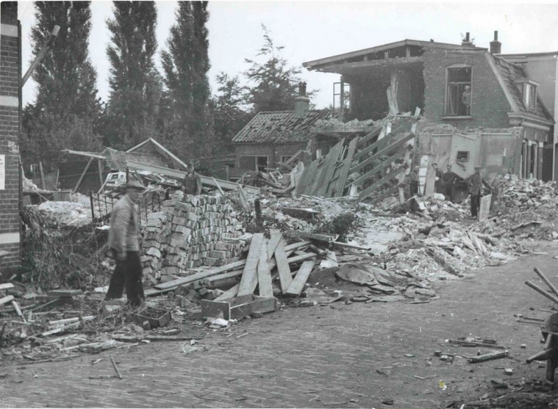 Wagelerdwarsstraat huizen die beschadigd zijn bij het bombardement van 10 oktober 1943.jpg