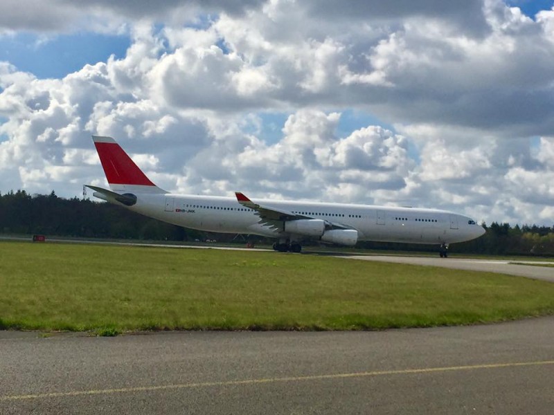 Vliegveld Twente 27-4-2017 aankomst A340.jpg