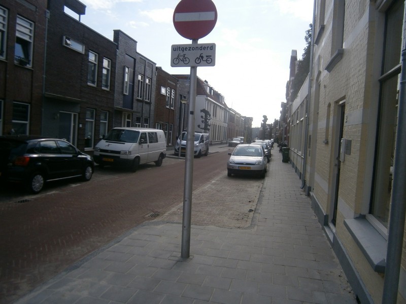 Waldeckstraat vanaf Emmastraat.JPG