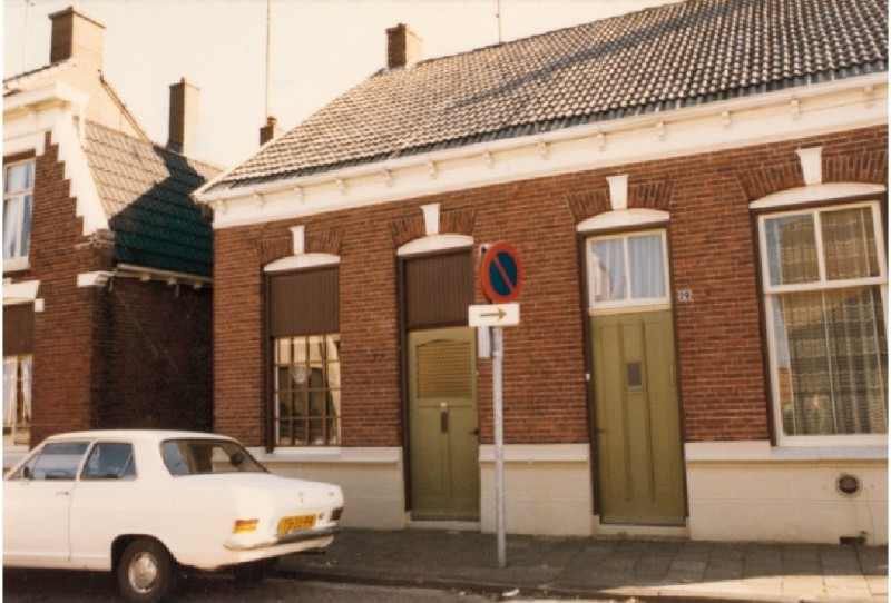 Pyrmontstraat 27 voorzijde woningen 1980.jpg