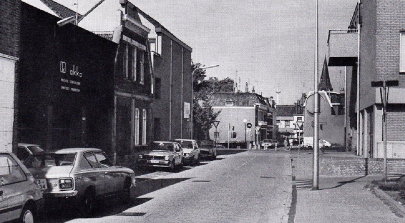 Wilhelminastraat richting Oldenzaalsestraat. 1986.jpg