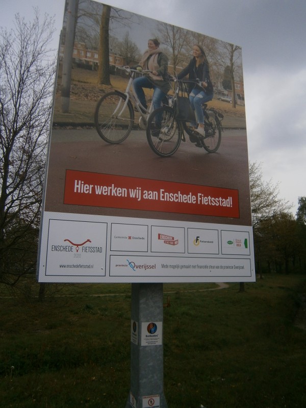 Ferdinand Bolstraat aanleg fietsstraat 2-5-2017.JPG