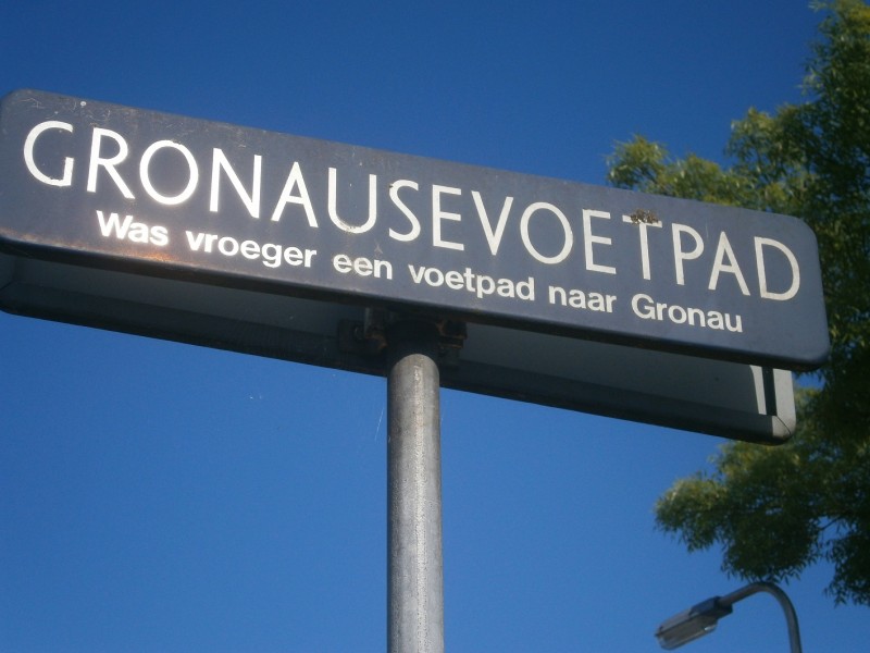 Gronausevoetpad straatnaambord.JPG