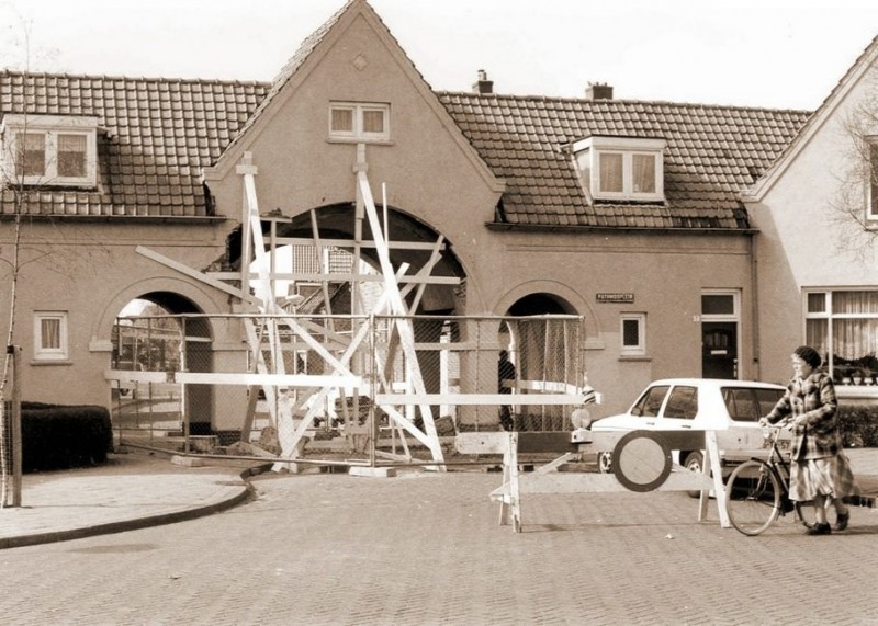 Pathmosplein Spinnertraat 1980 restauratie bogen.jpg