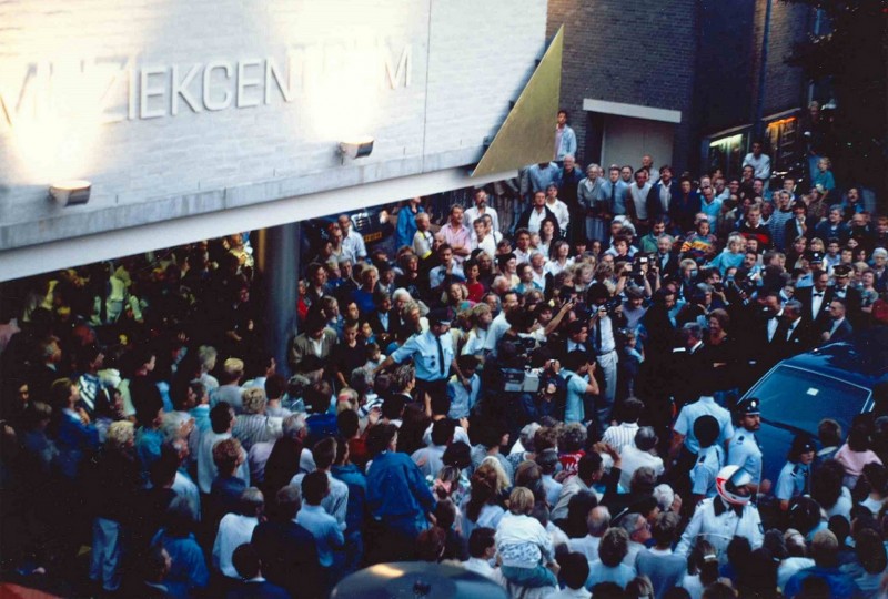 Minkgaarde 9-9-1988 Opening muziekcentrum, aankomst koningin Beatrix.jpg