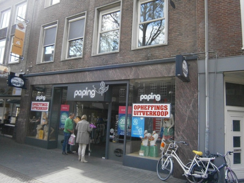 Langestraat Paping opheffingsuitverkoop 13-5-2017.JPG