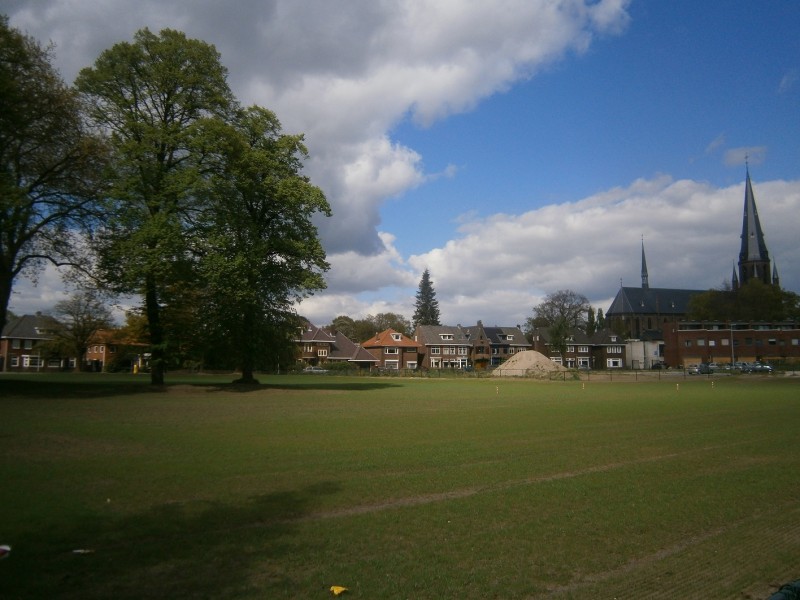 Nieuwe Schoolweg gezien vanaf Molenstraat.JPG